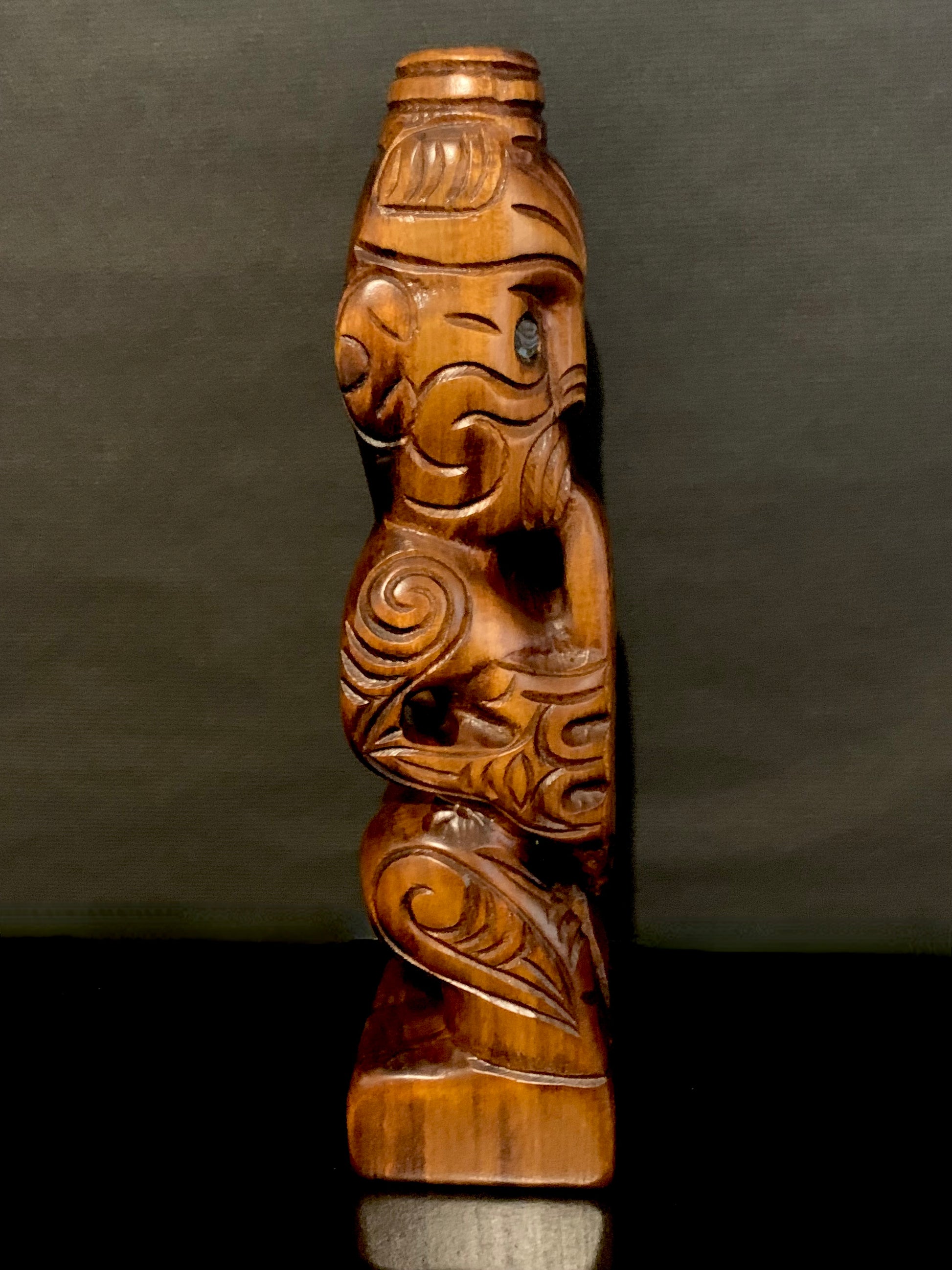 side view of New Zealand Maori teko teko carved by Wood Masters Silver Fern Gallery