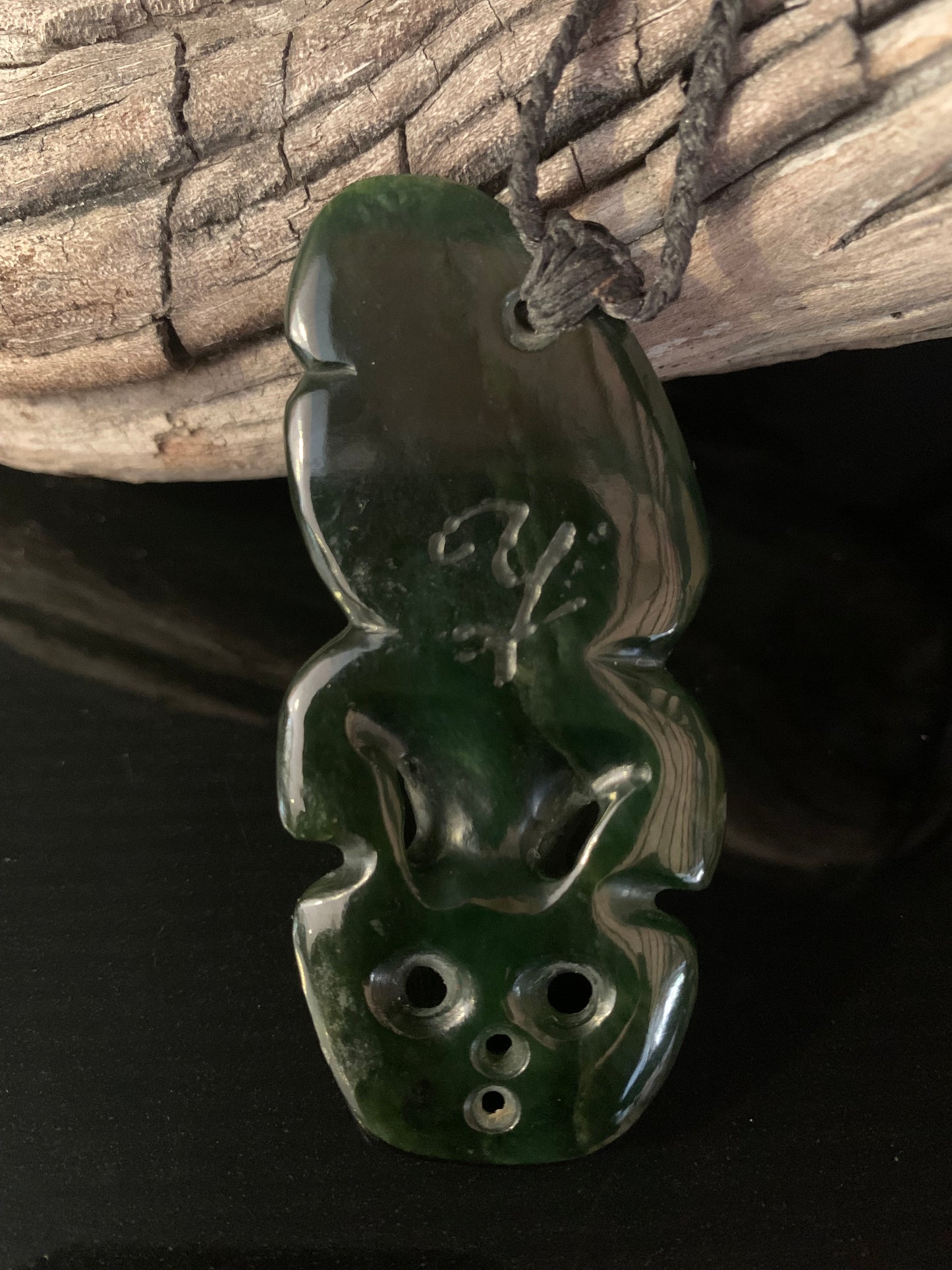 back view of tiki also showing initials of carver