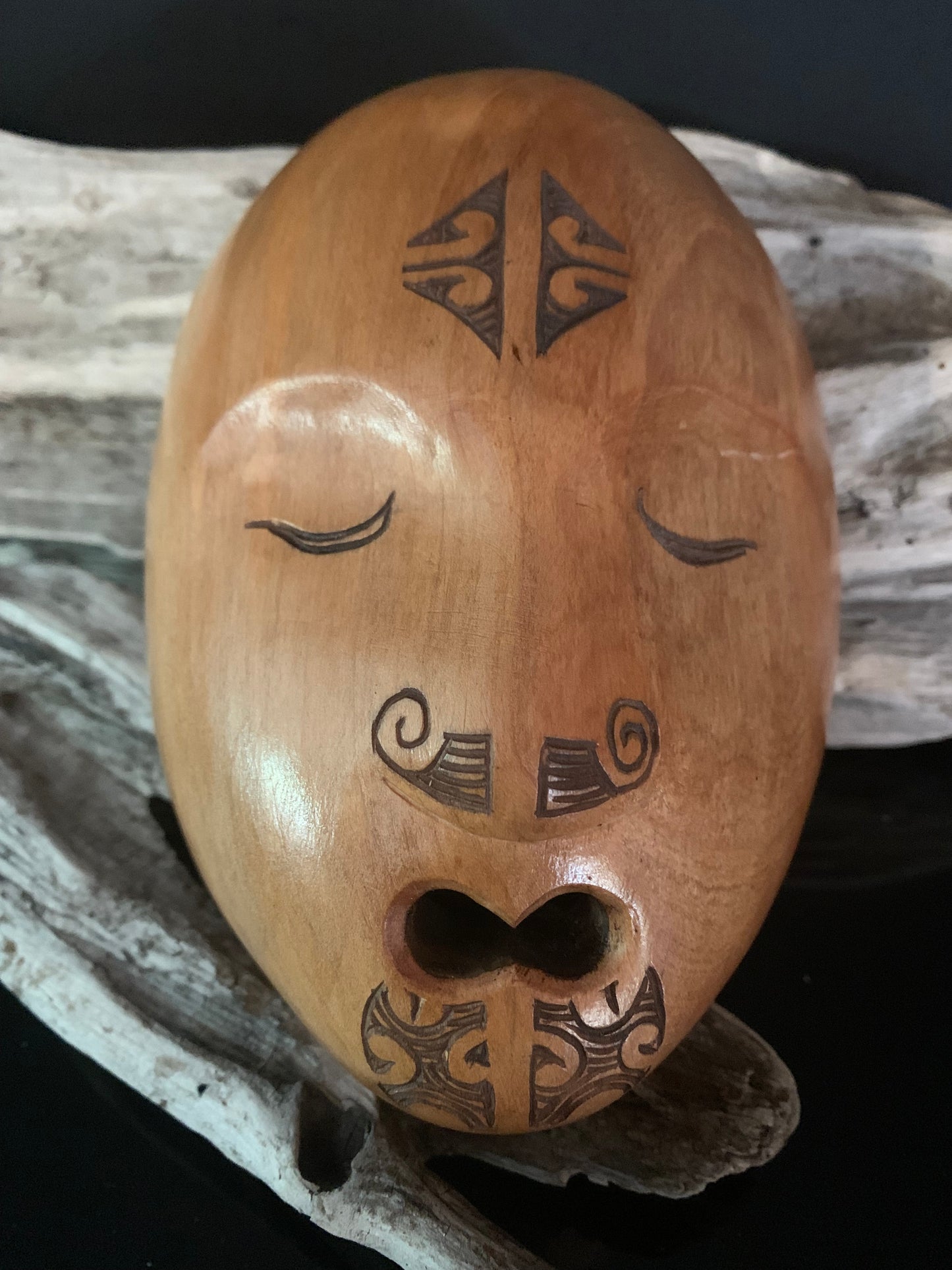 Hand Carved Parata Mask (female)14cm by Thomas Hansen