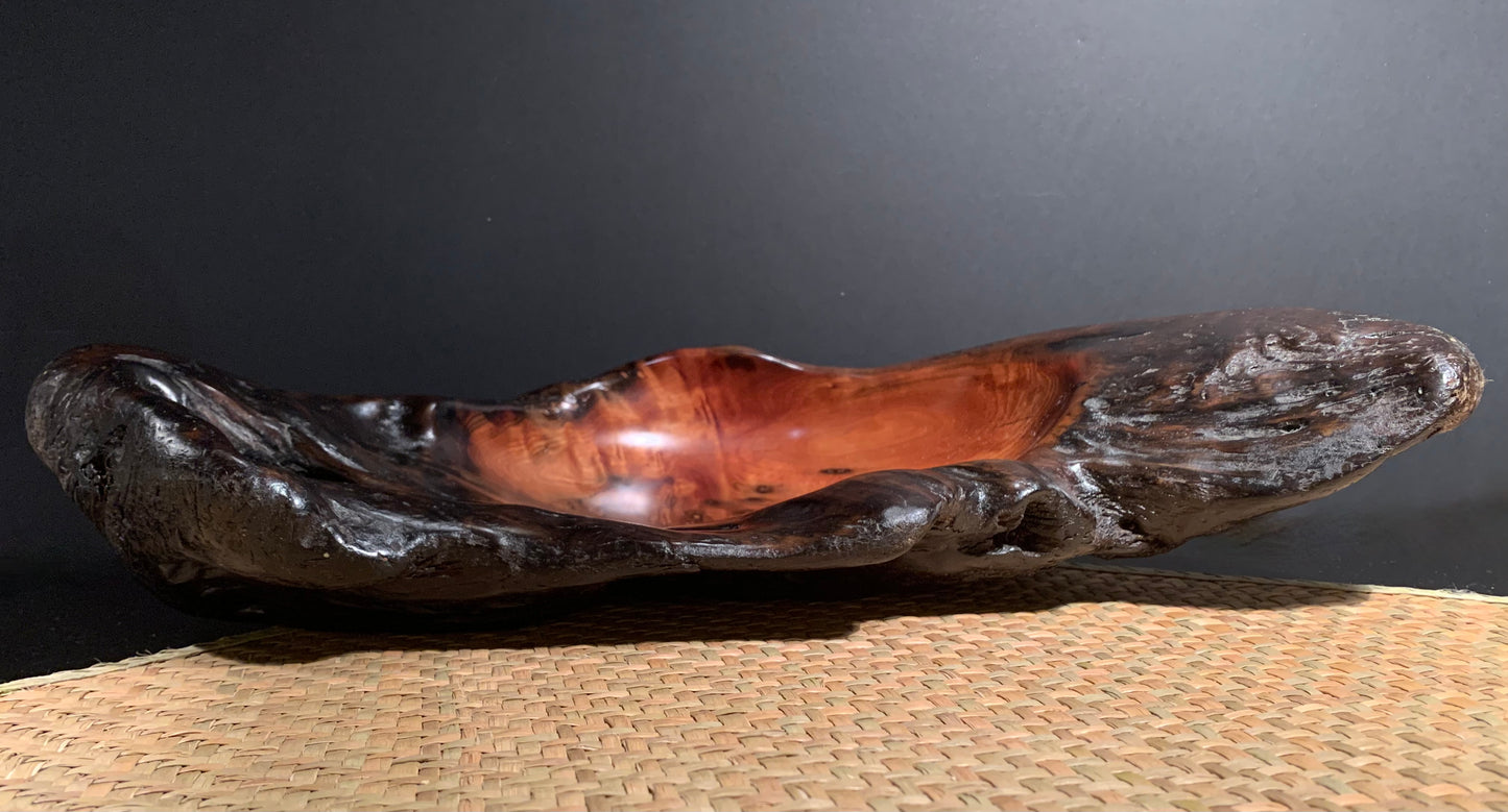 Natural wooden bowl with worked middle section for a feature bowl.