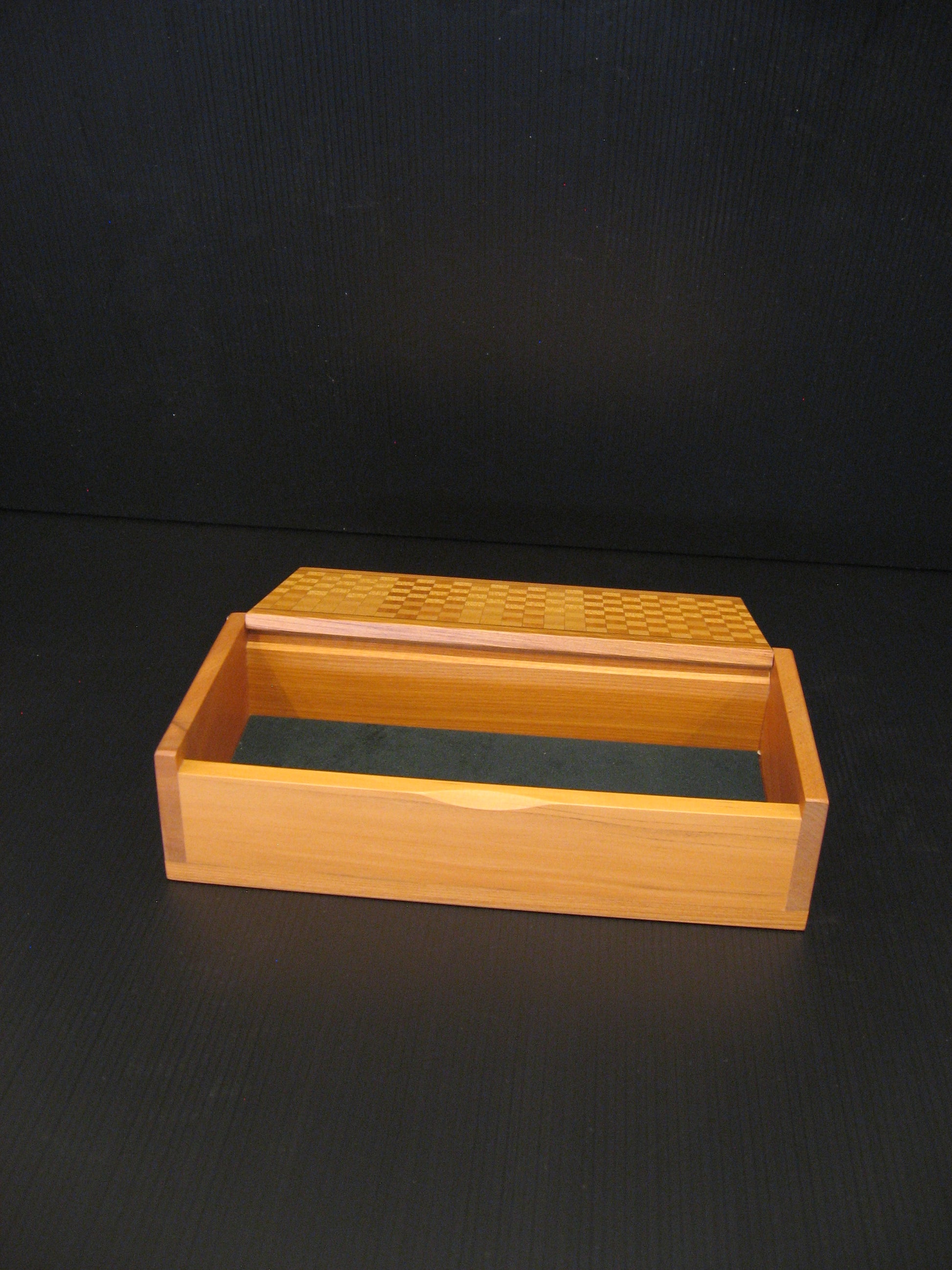 Fully opened Rimu Patterned Wooden Box by Timber Arts of NZ Silver Fern Gallery